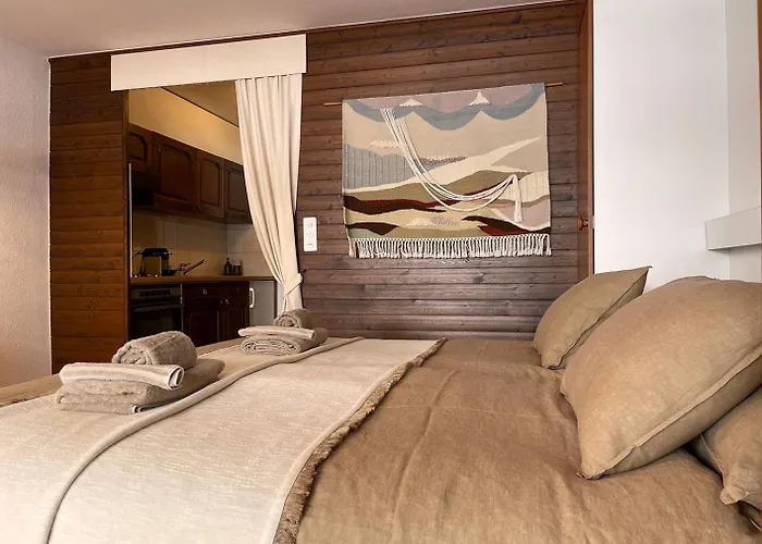 Retro Alpine - Terrace With Mountain View ロイカーバード